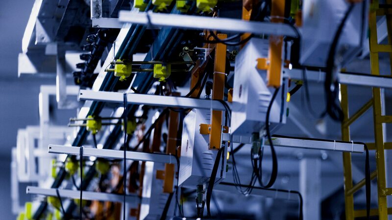 Кроссовая стойка с промаркированной кабельной разводкой